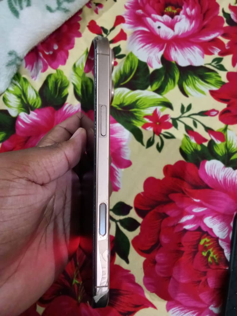 Apple iPhone 16 Pro Max 2