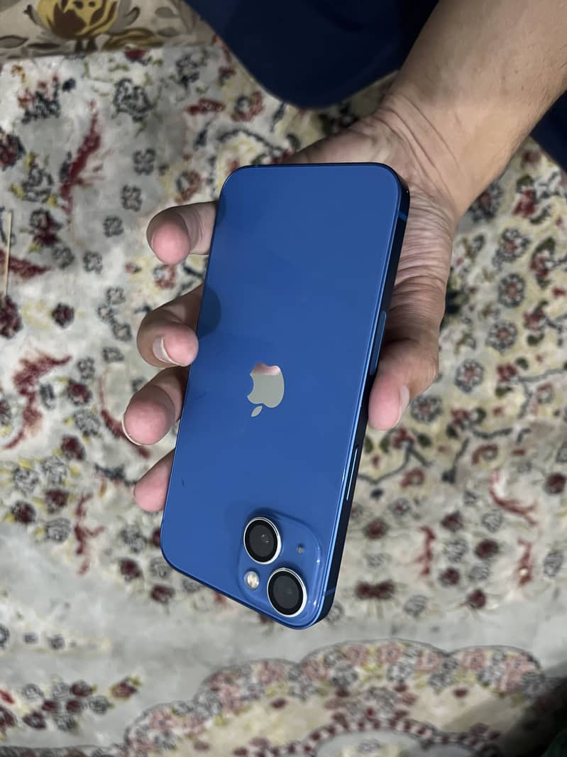 Apple iPhone 13 2