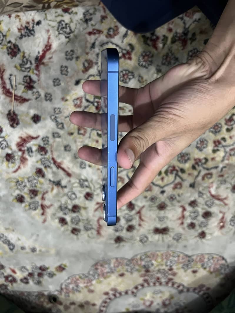 Apple iPhone 13 5