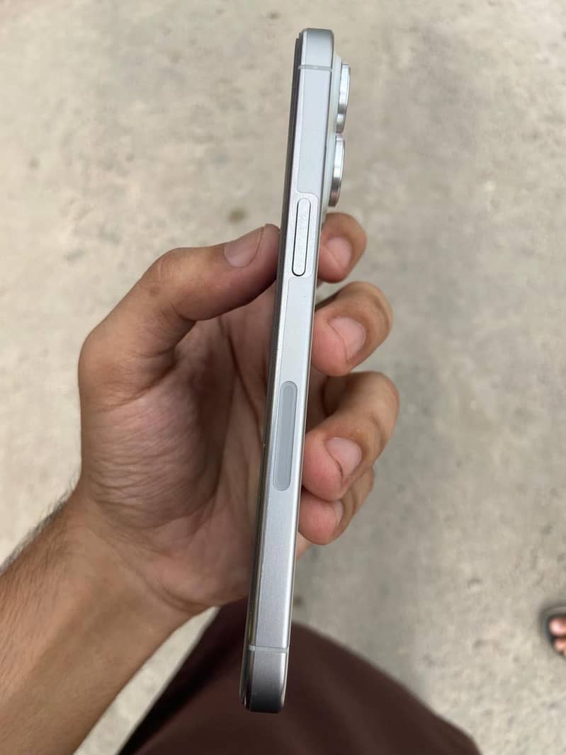 Apple iPhone 15 Pro Max 1
