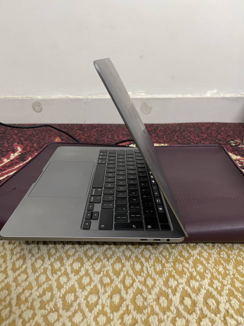 MacBook Pro 2020 model 9