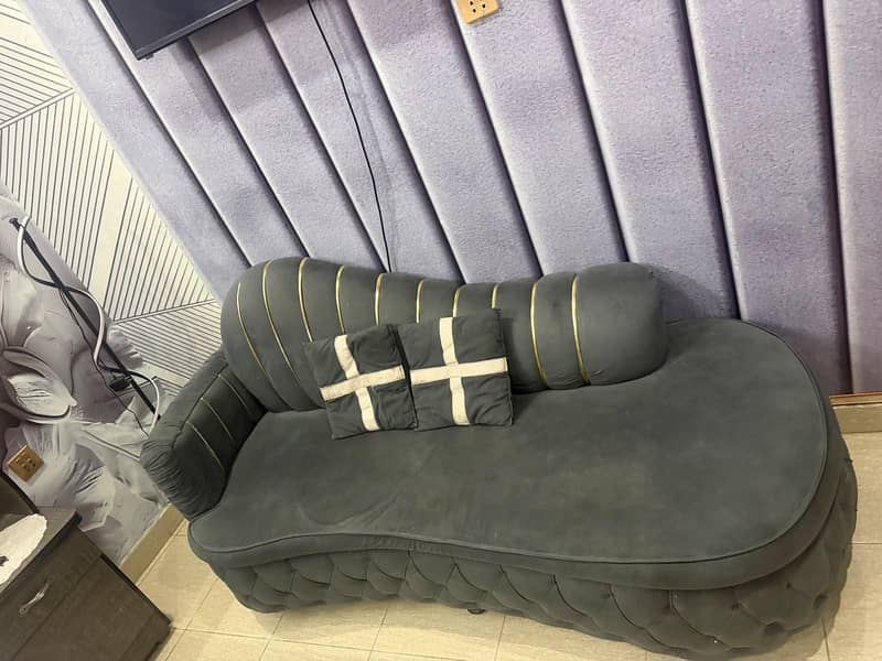 bedset dressing with sofa 0