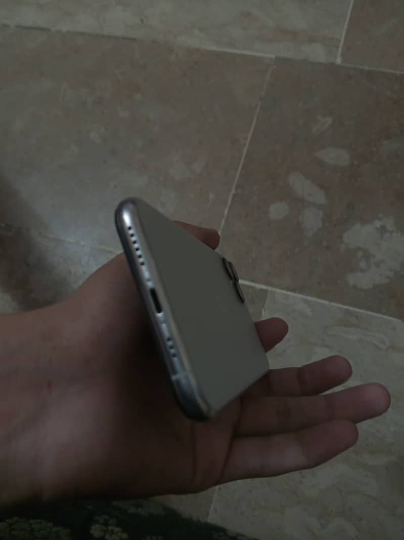 Apple iPhone 11 Pro 2