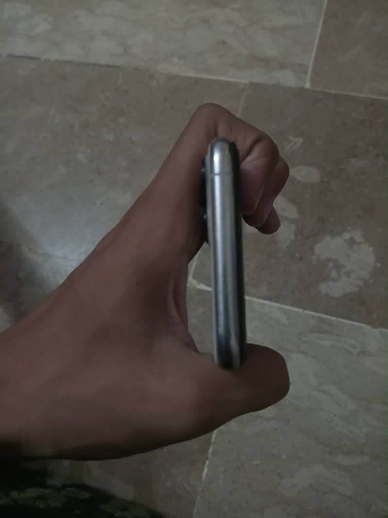Apple iPhone 11 Pro 3