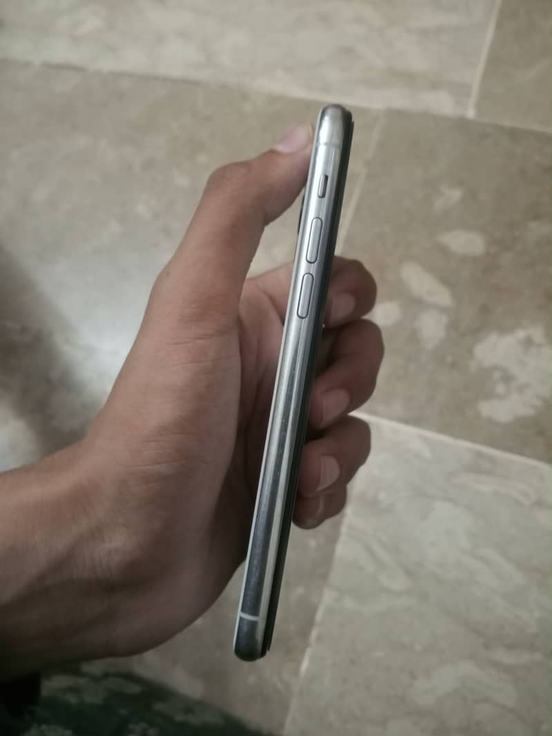 Apple iPhone 11 Pro 4
