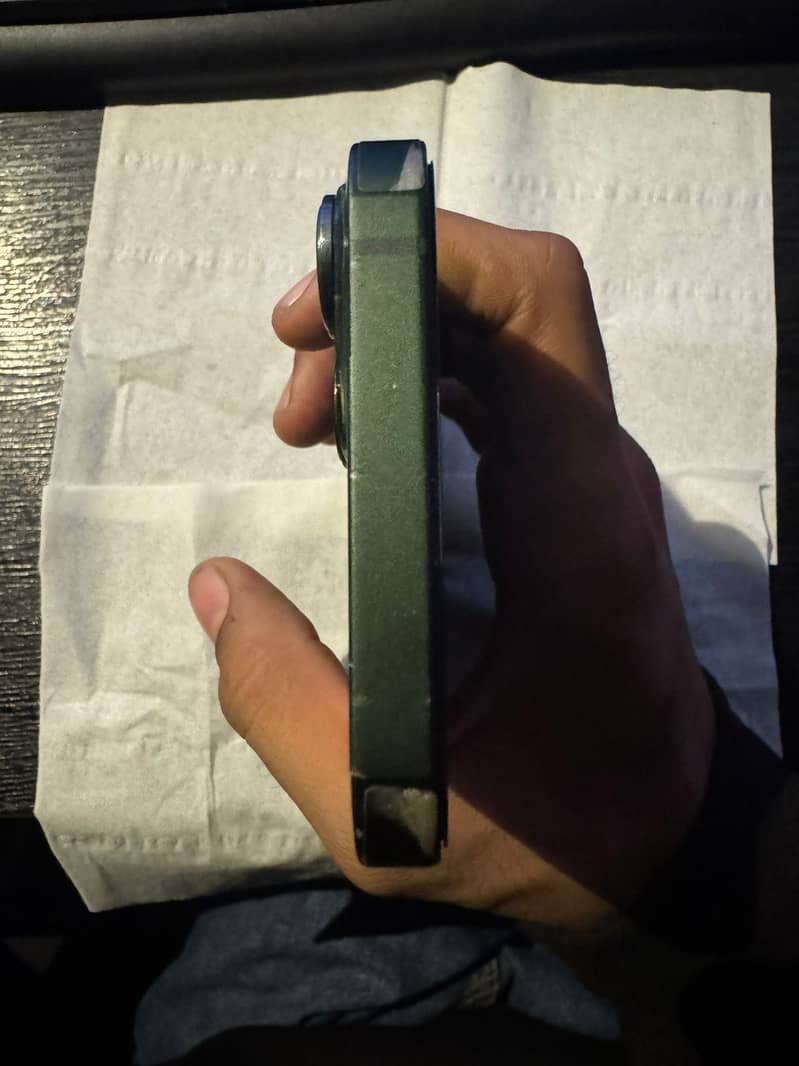 Apple iPhone 13 1