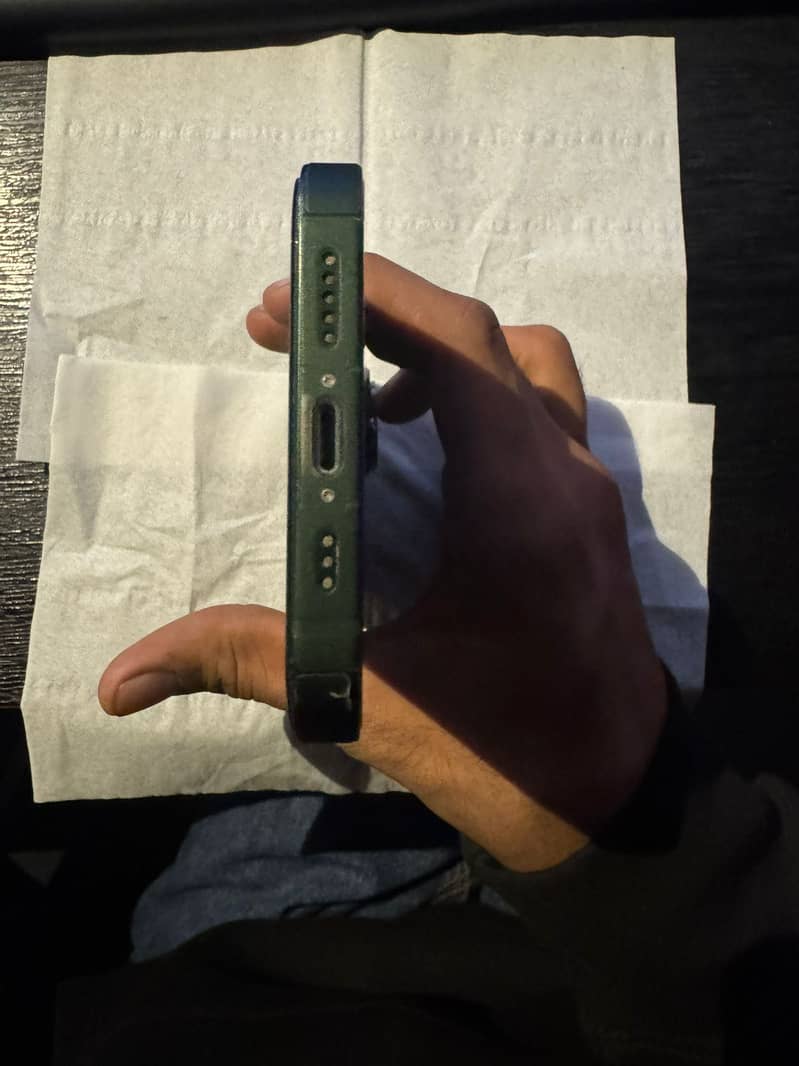 Apple iPhone 13 2