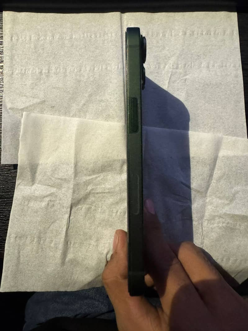 Apple iPhone 13 5