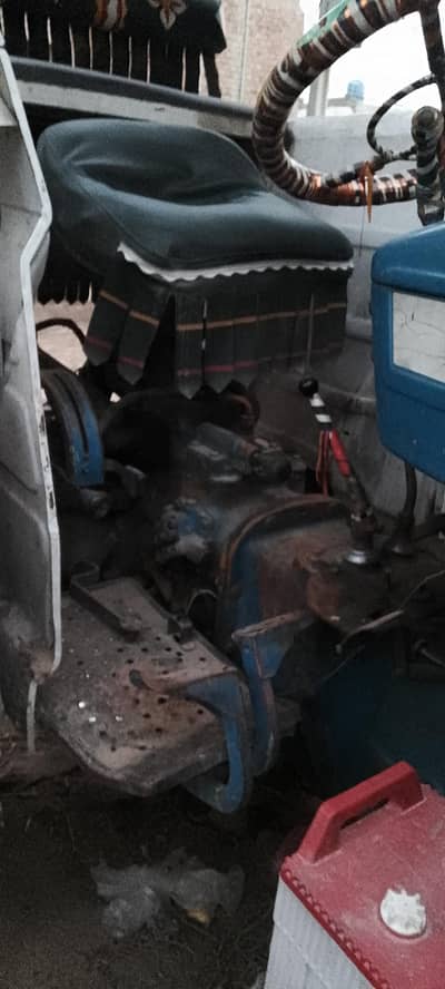 4600 ford tractor he tyre bhi theak thak injion bohat fet he tractorka