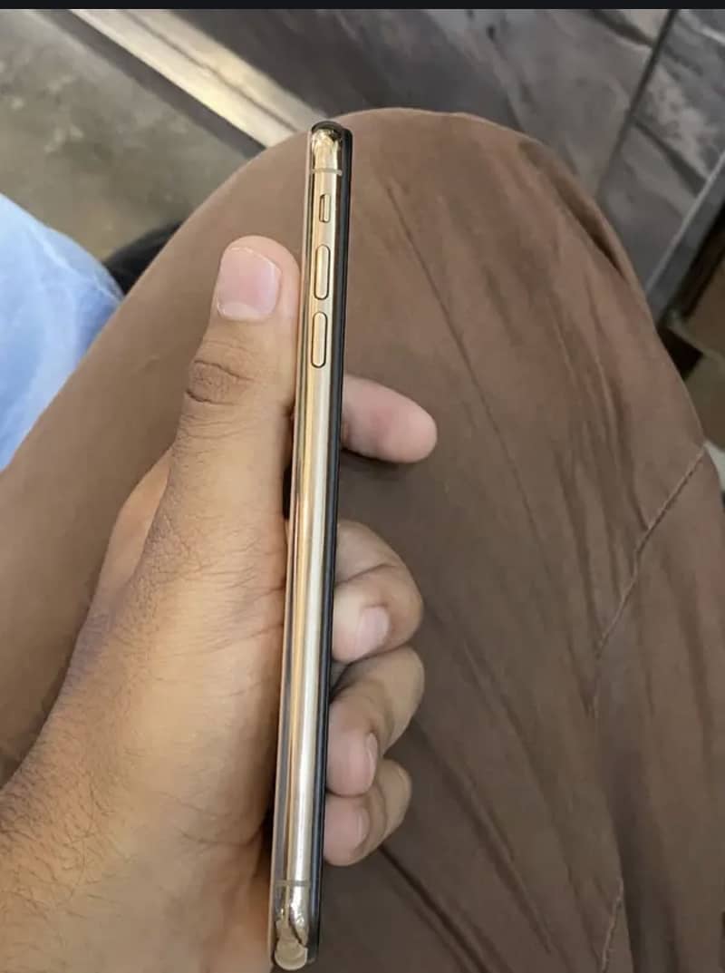 Apple iPhone XS Max 0