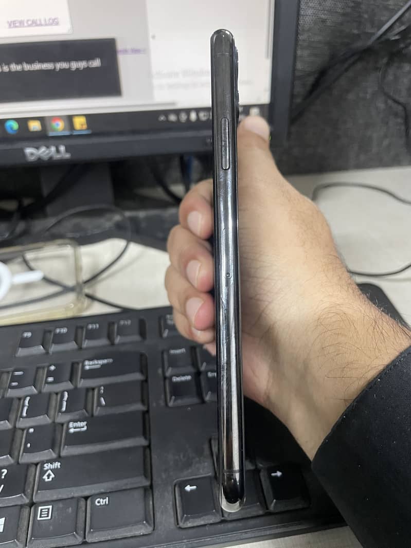 Apple iPhone 11 Pro Max 4