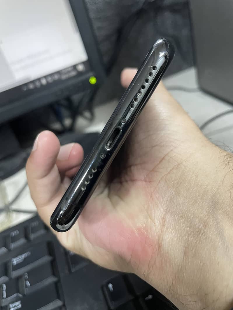 Apple iPhone 11 Pro Max 6