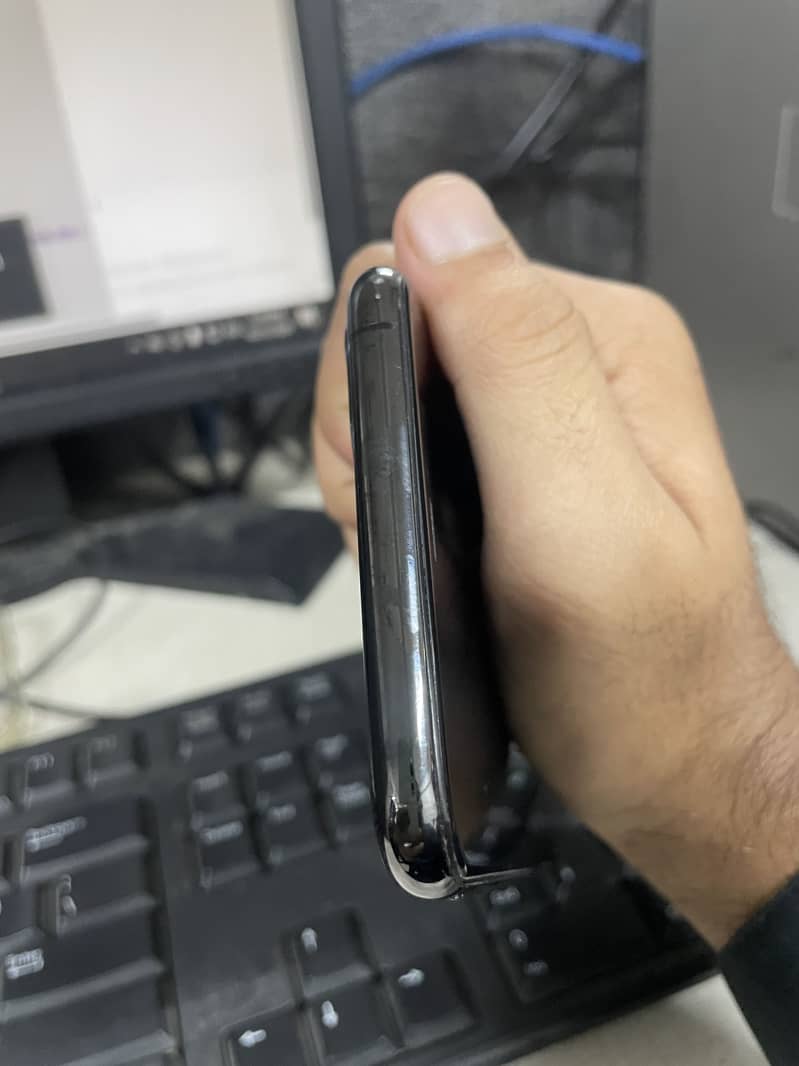 Apple iPhone 11 Pro Max 7