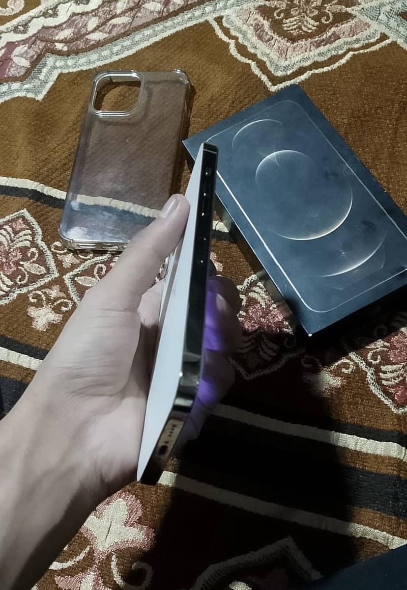 Apple iPhone 12 Pro Max 4