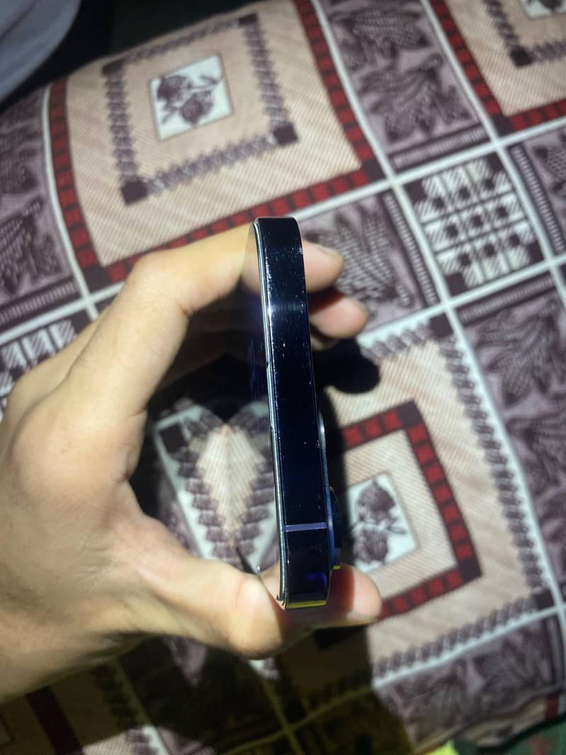 Apple iPhone 14 Pro Max 4