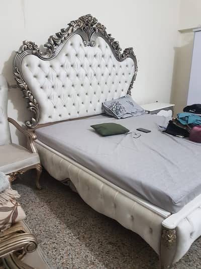 Complete Bedset (bed, dressing table, side table, chairs)