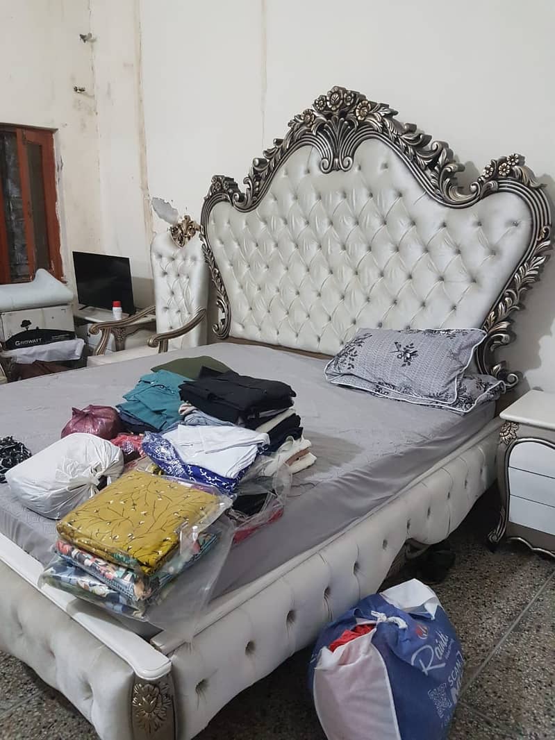 Complete Bedset (bed, dressing table, side table, chairs) 1