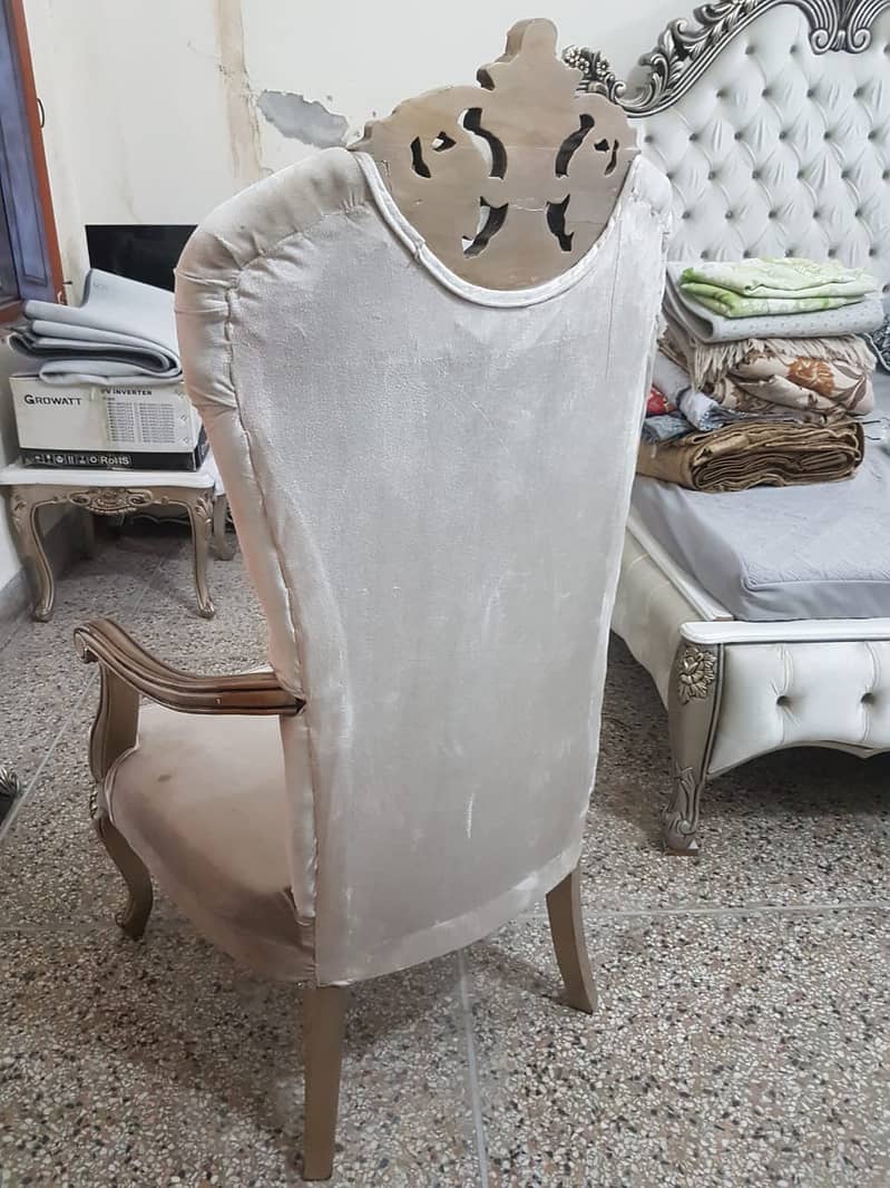 Complete Bedset (bed, dressing table, side table, chairs) 5