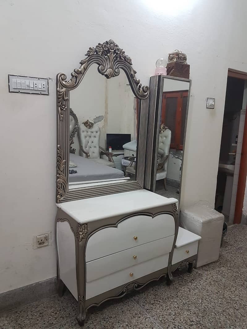 Complete Bedset (bed, dressing table, side table, chairs) 10