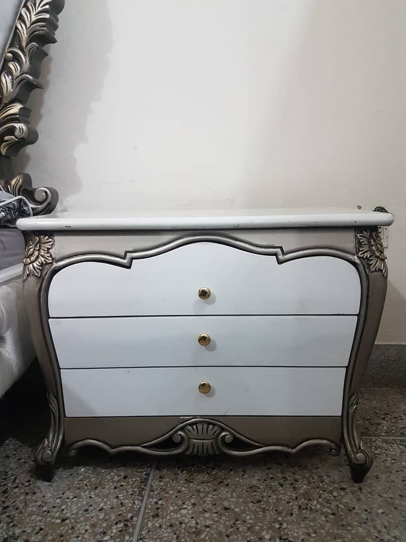 Complete Bedset (bed, dressing table, side table, chairs) 16