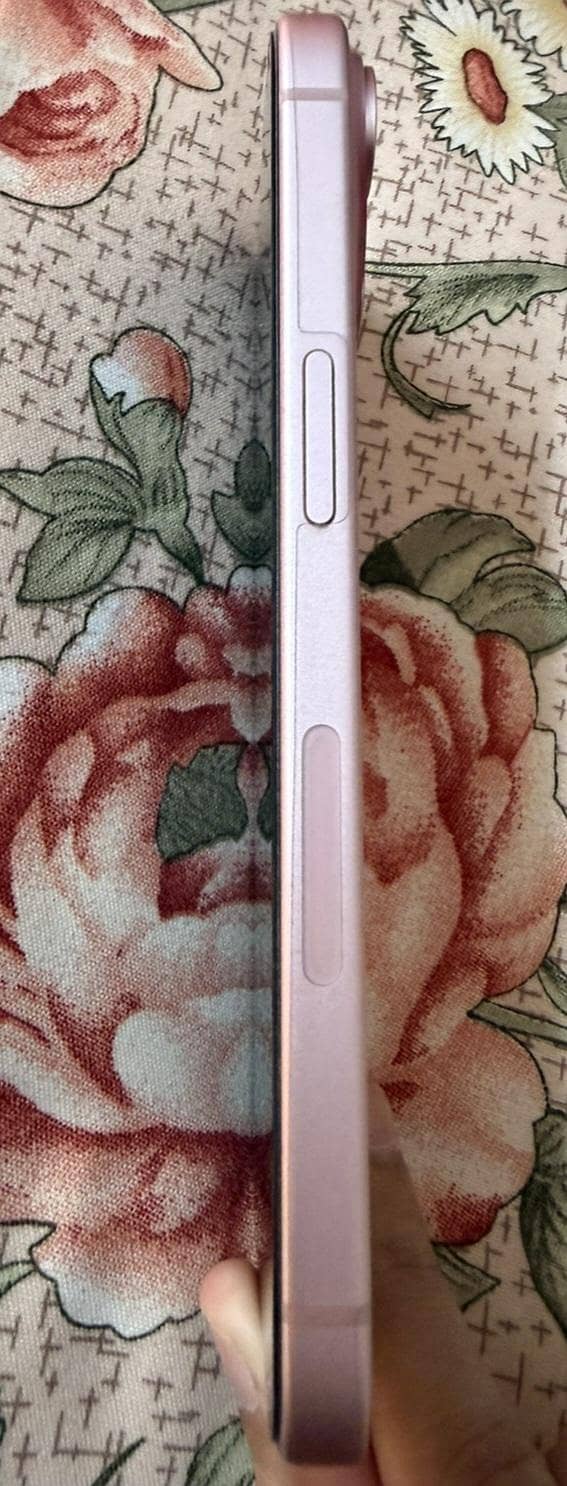 Apple iPhone 15 4