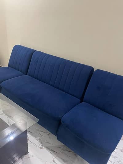 5 seater sofa 2 side table aik center table 10/ 10 conditon