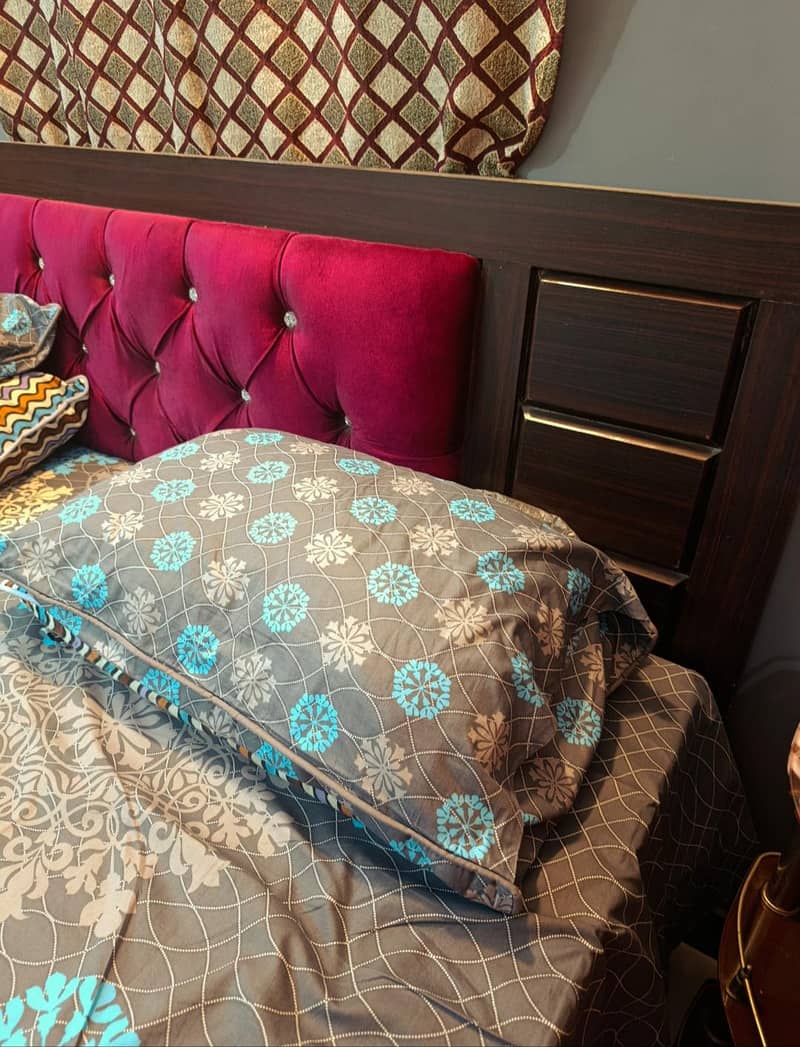 King size bed 3