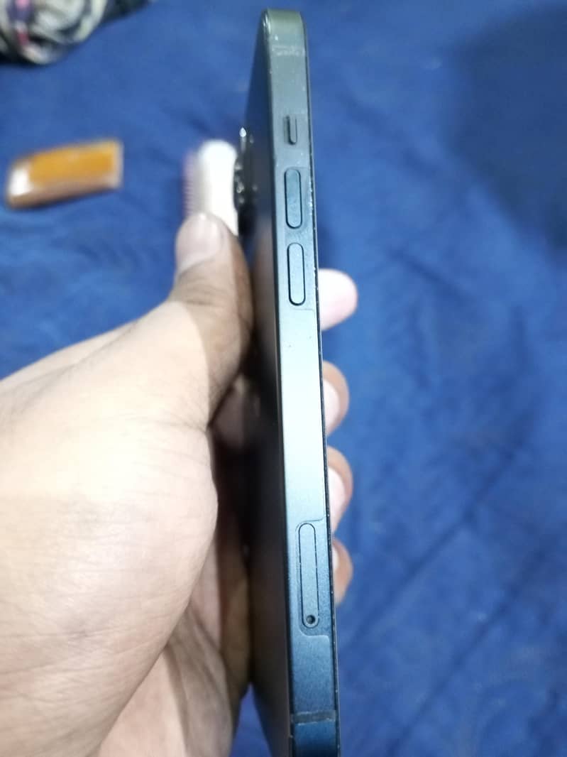Apple iPhone 13 4