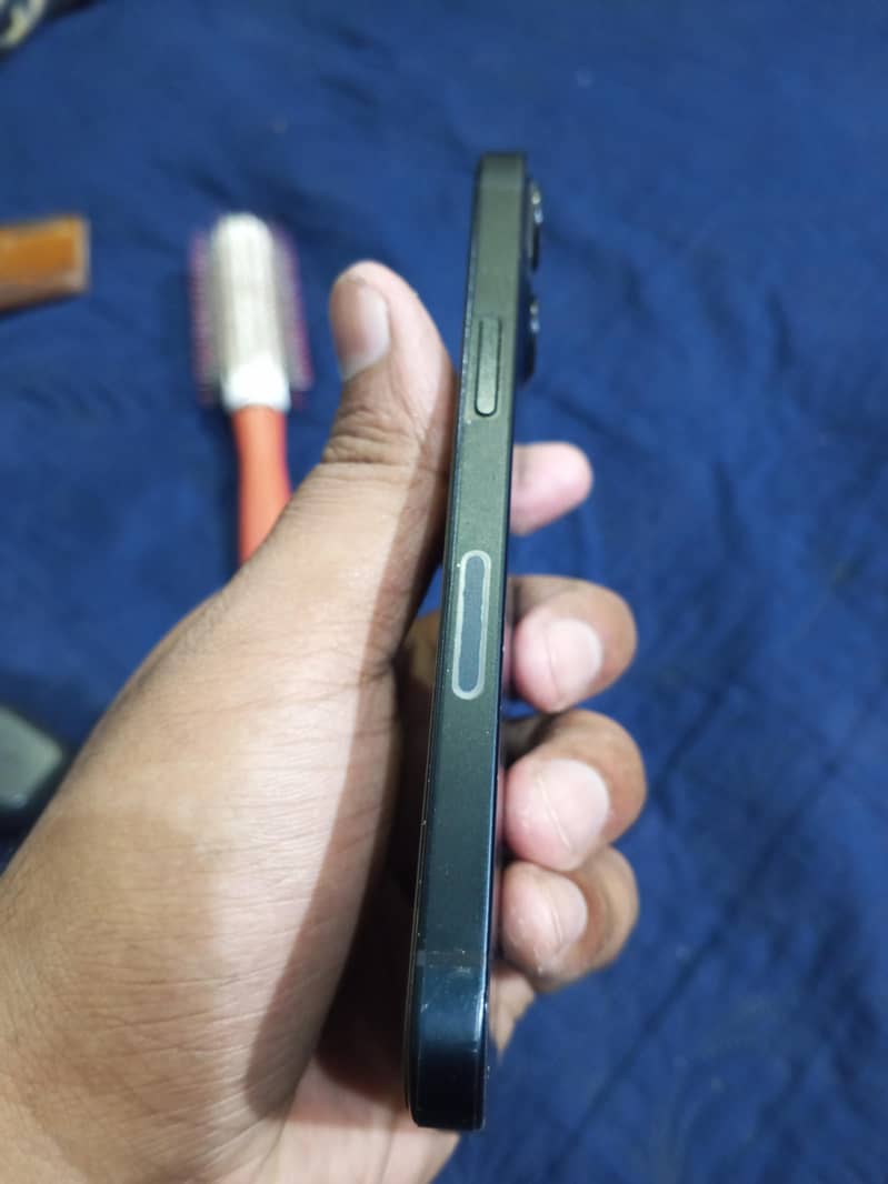 Apple iPhone 13 6