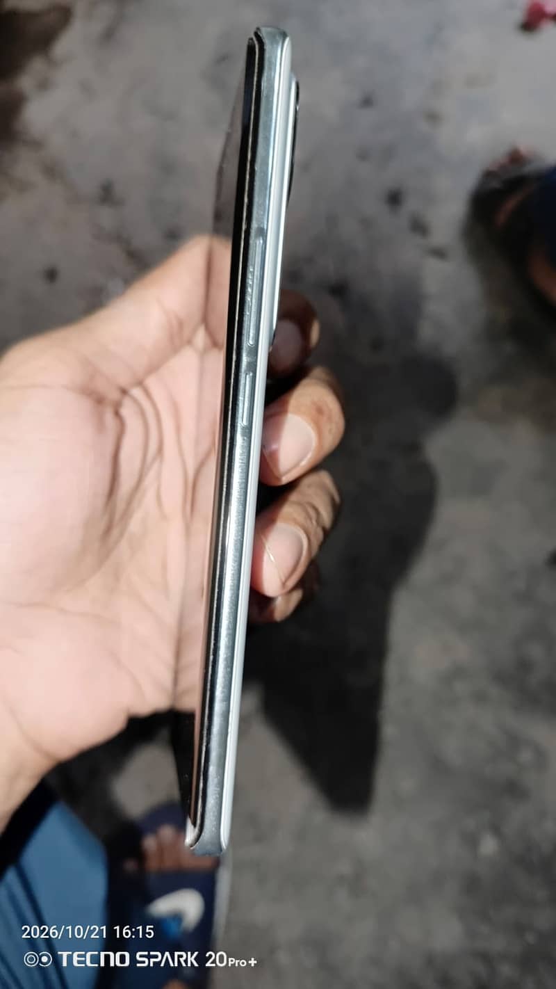 Vivo V30 3