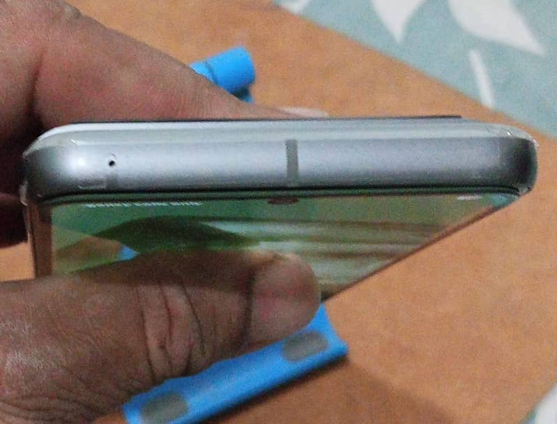 Google Pixel 8 4