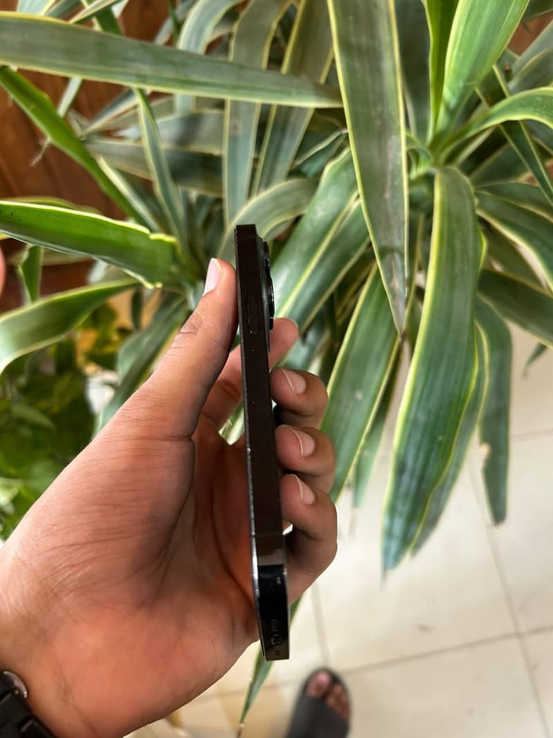 Apple iPhone 14 Pro 2