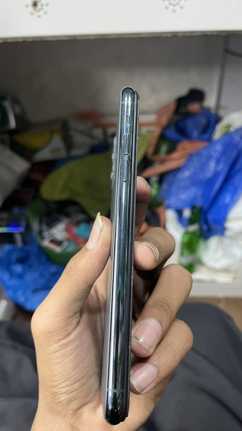 Apple iPhone 11 Pro Max 2