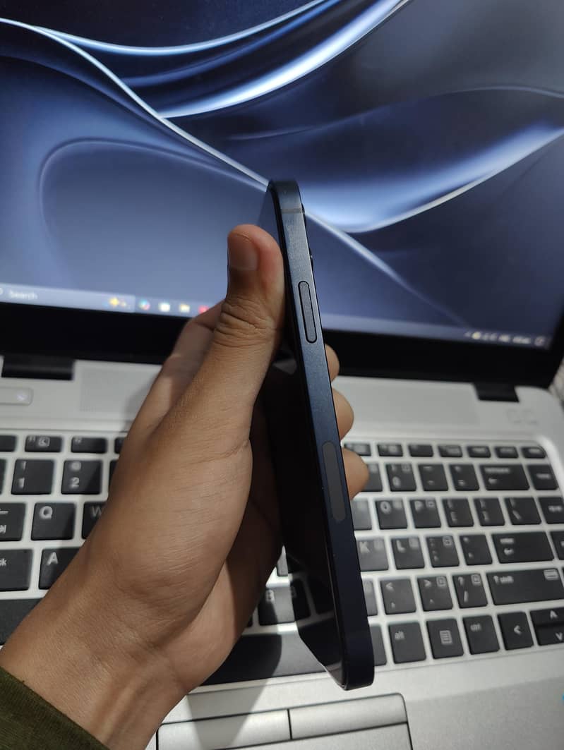 Apple iPhone 12 6