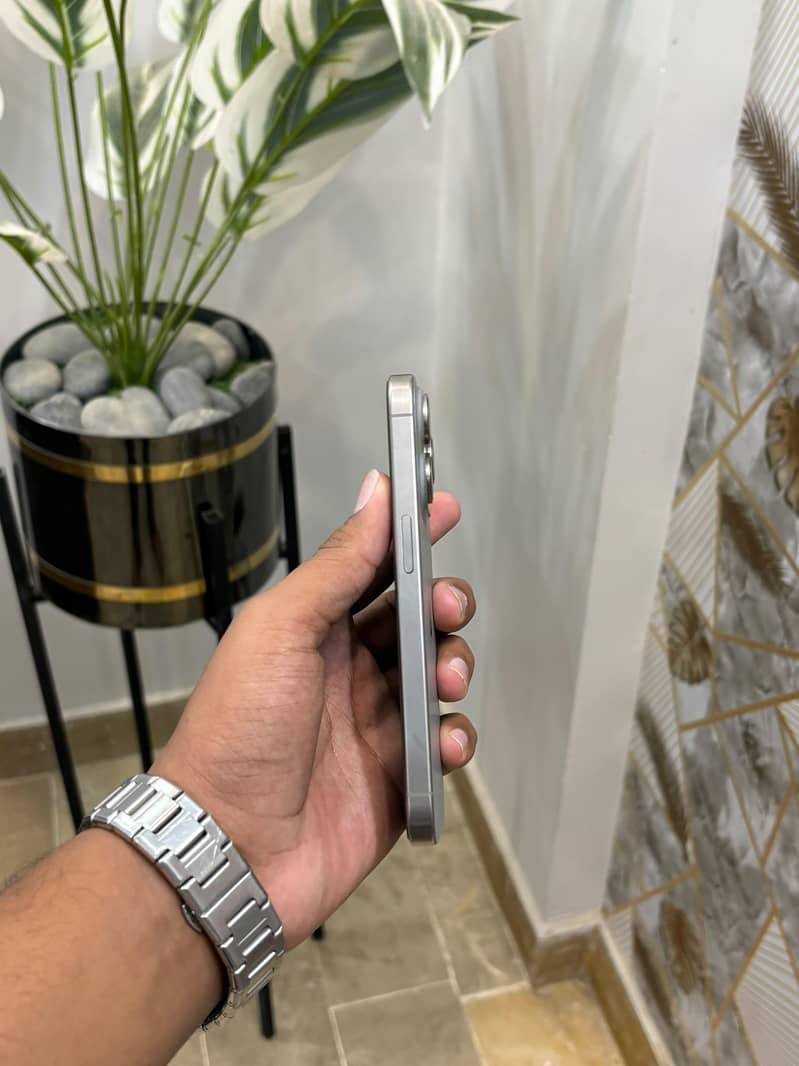 IPHONE 15 PRO 3