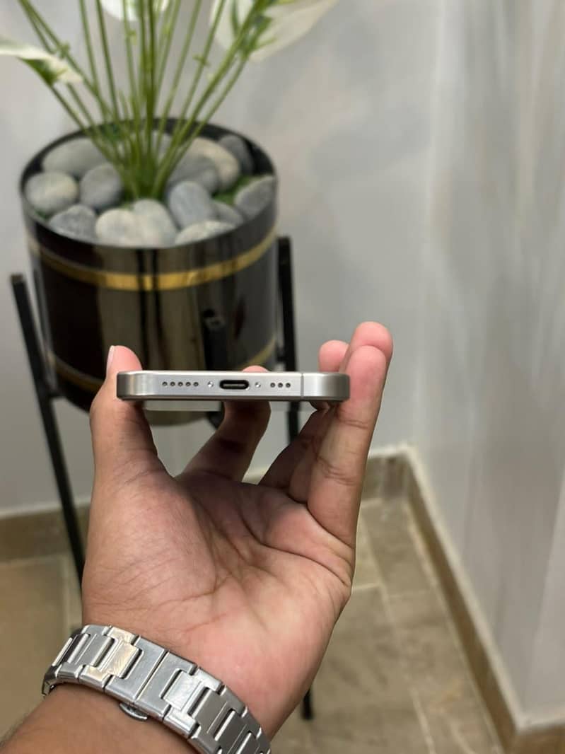 IPHONE 15 PRO 6