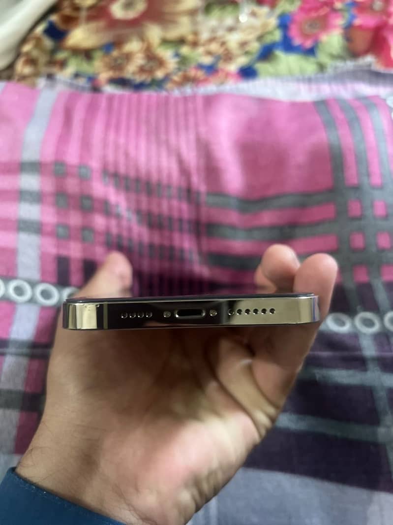 Apple iPhone 14 Pro Max 5