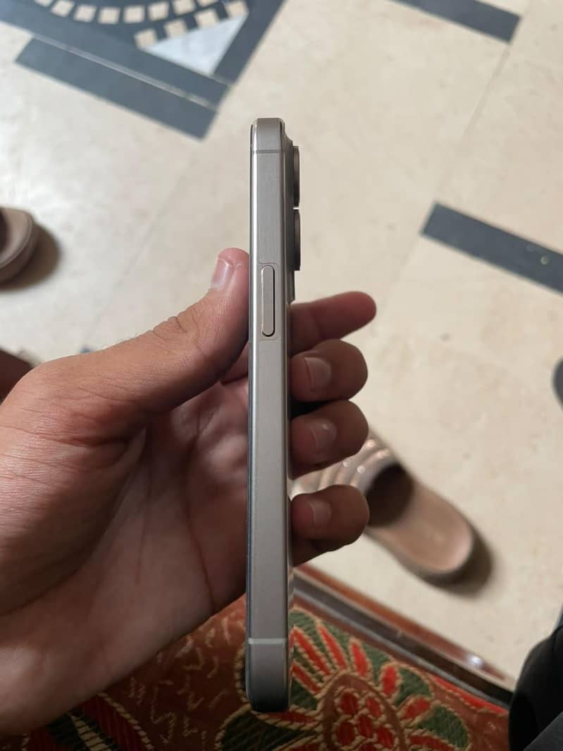 Apple iPhone 15 Pro 2