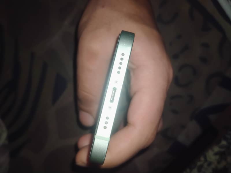 Apple iPhone 12 4