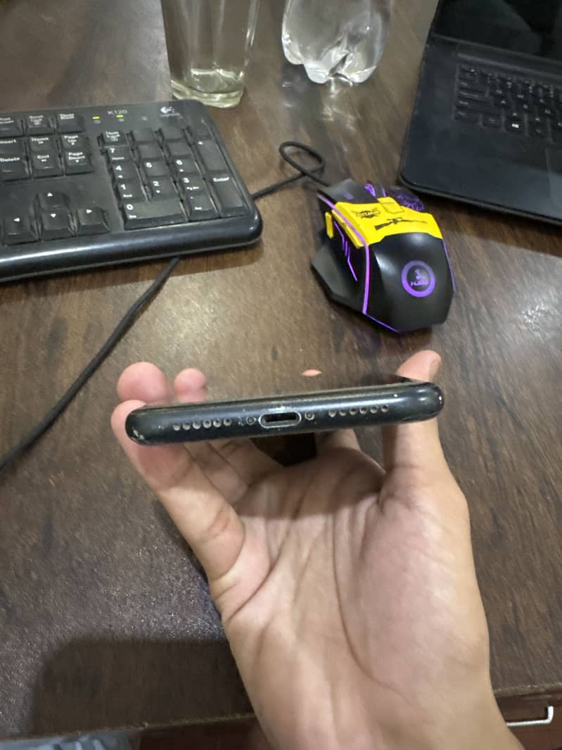 Apple iPhone XR 1