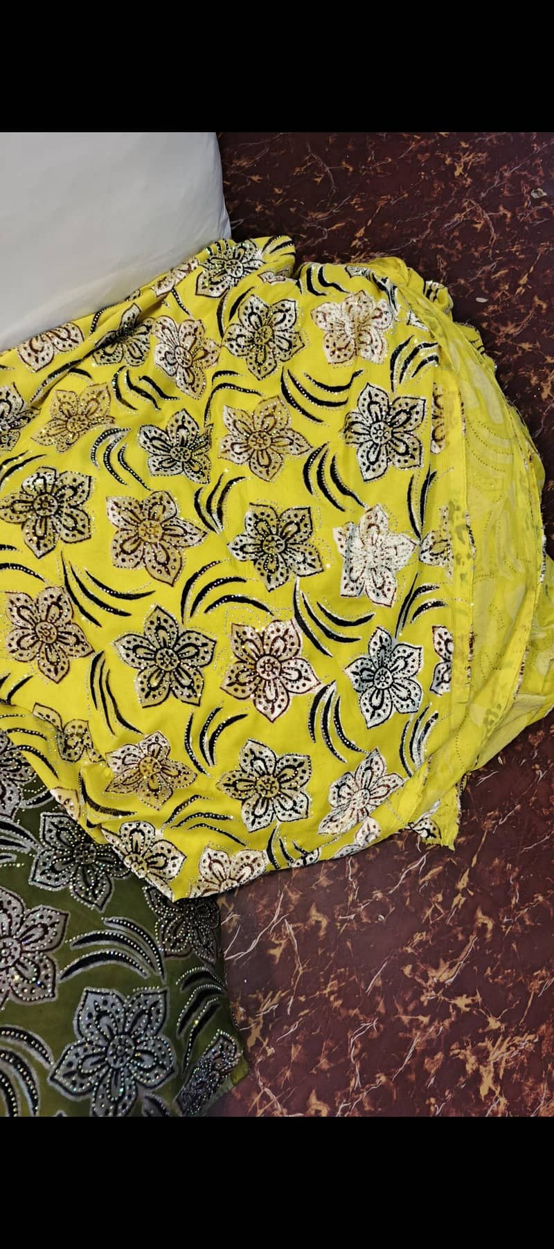 خوبصورت کڑھائی والا لیڈیز ڈریس فیبرک — پیلا اور سبز رنگ 3