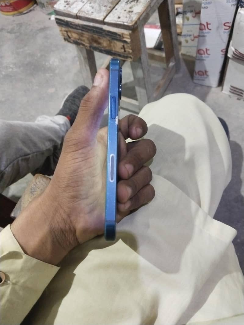 Apple iPhone 12 3