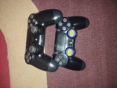 PS4 original controllers (x2)