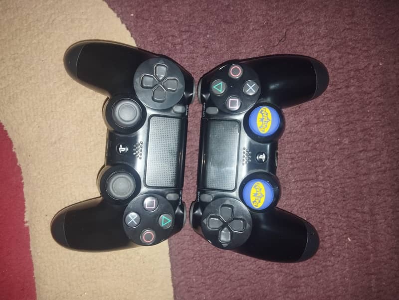 PS4 original controllers (x2) 1