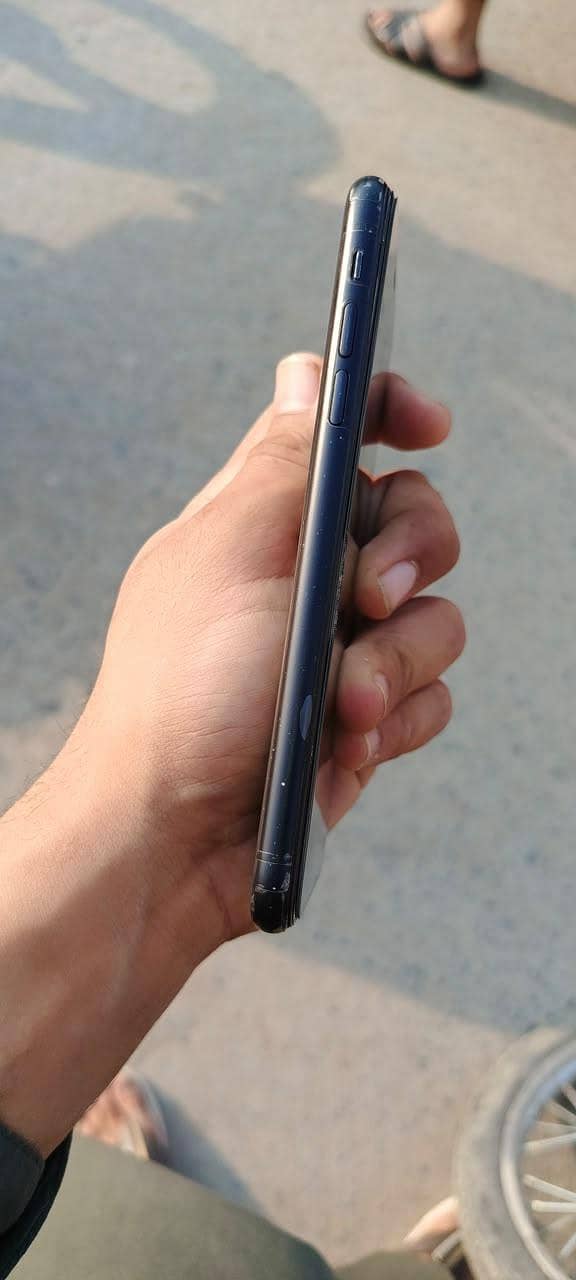 Apple iPhone XR 4