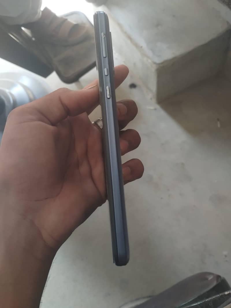 Sharp Aquos Zero5g 2