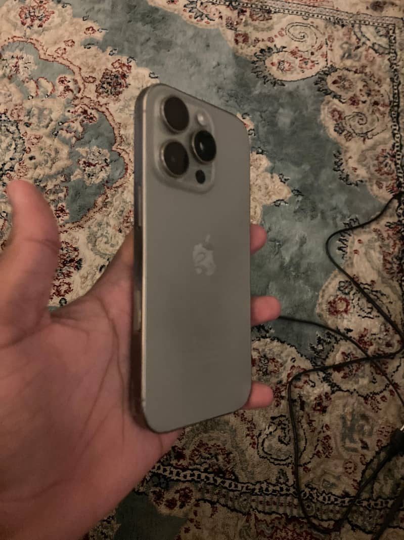 Apple iPhone 16 Pro 2