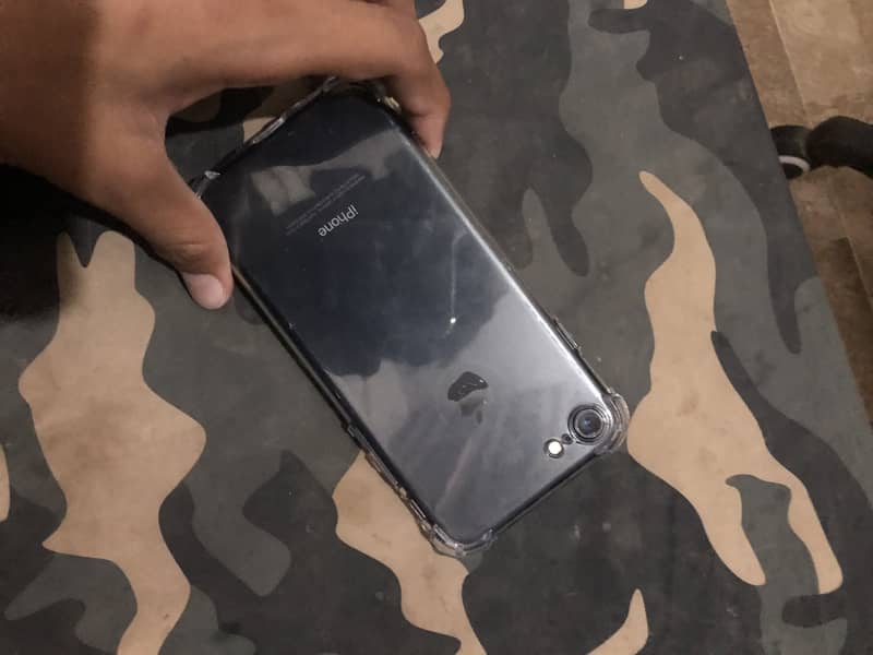 Apple iPhone 7 3