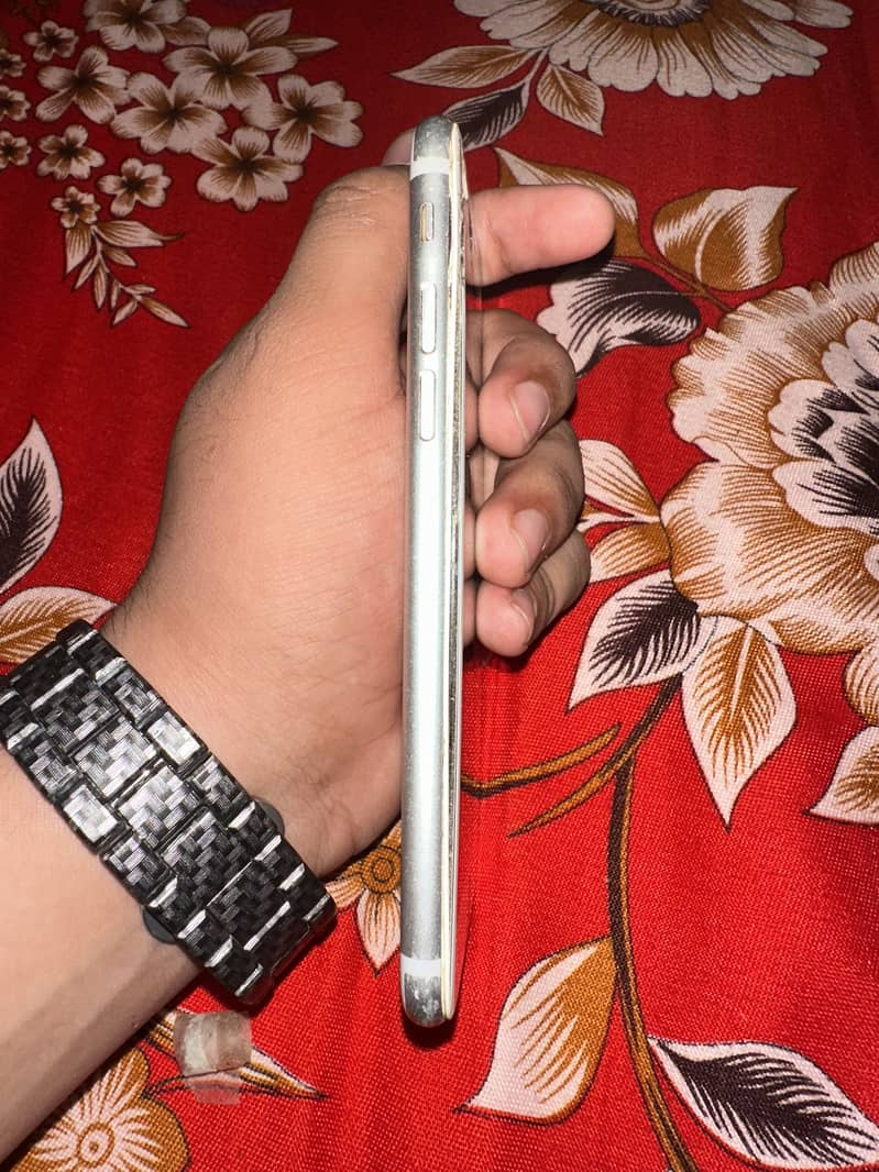 Apple iPhone 7 4