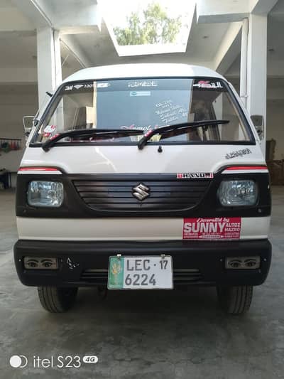 Suzuki Bolan 2017 no Lahore Total genun only 10% touching Non accidnt